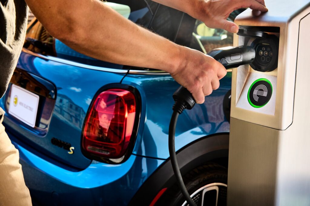 itselectric’s curbside EV charger